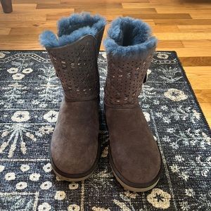 Blue UGG boot sample. Sz 7